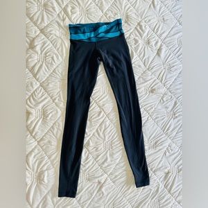 Lululemon mid rise leggings // black
